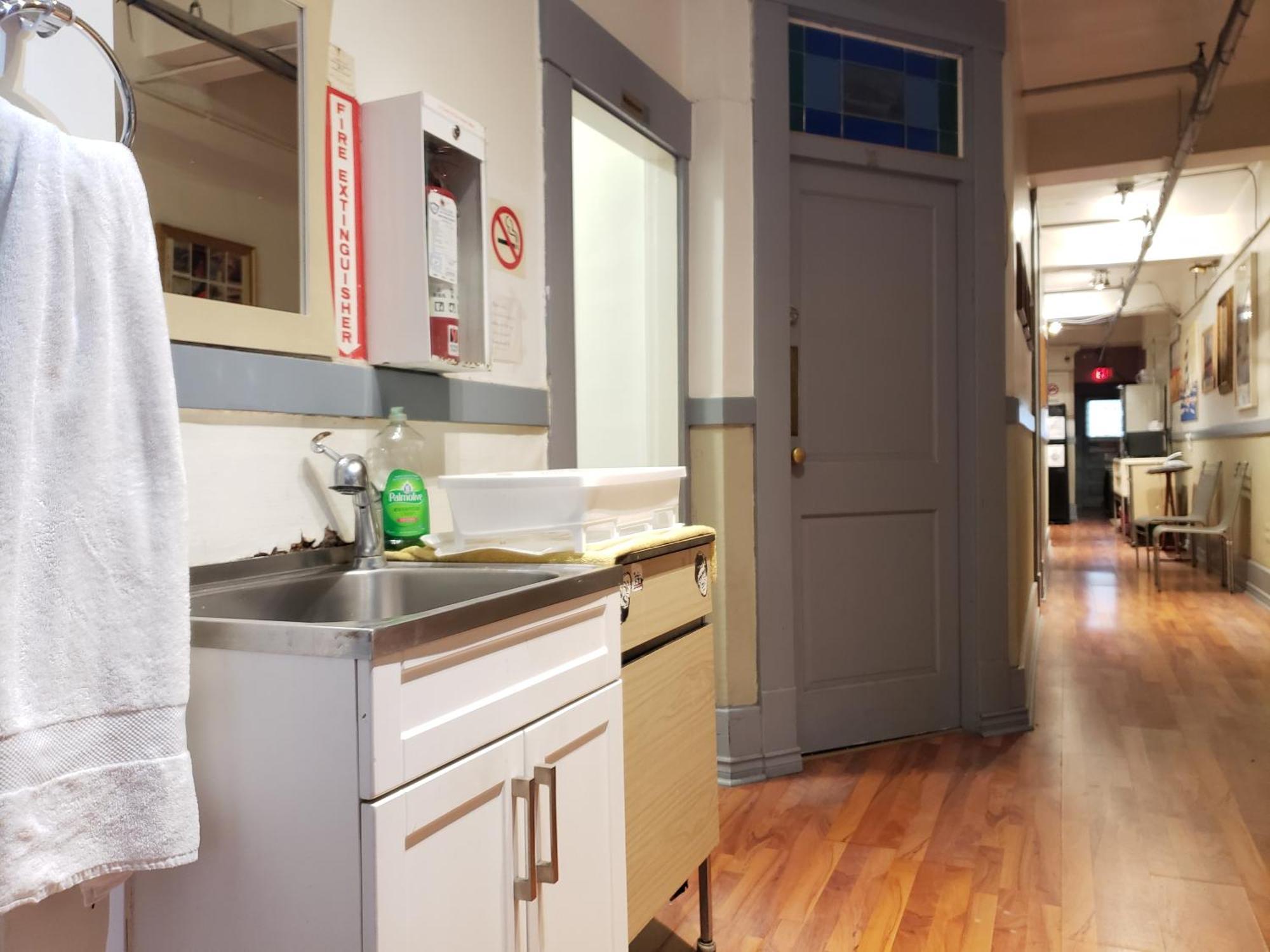 St Clair Hostel Vancouver Bagian luar foto